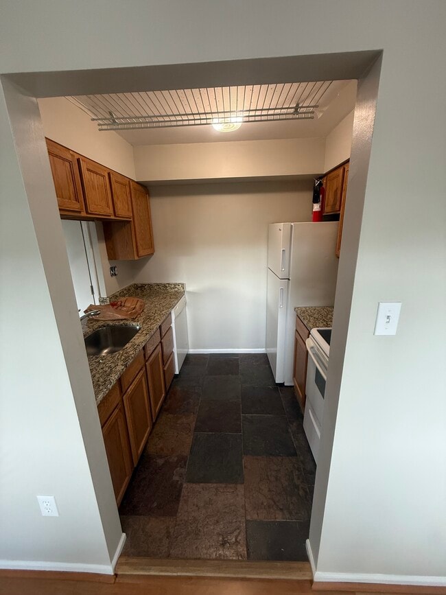 Photo - 2308 Gladstone Ave