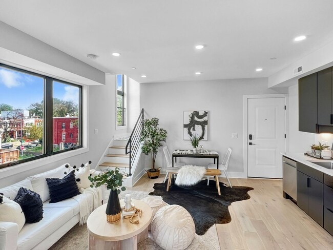 Building Photo - 1026 18th St NE Unit #PH-7