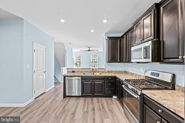 Photo - 720 River Crest Way