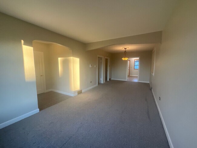 Photo - Beautiful 2 Bedroom Home on Grand Ave in E...
