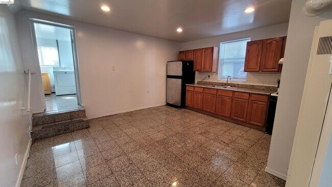 Photo - 540 Palace Ct