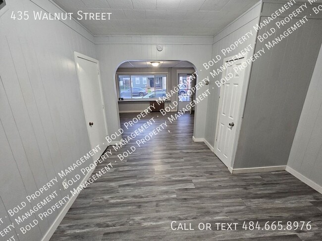 435 Walnut St