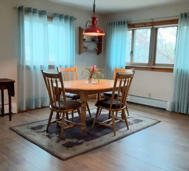 Comedor - 64 Meredith St