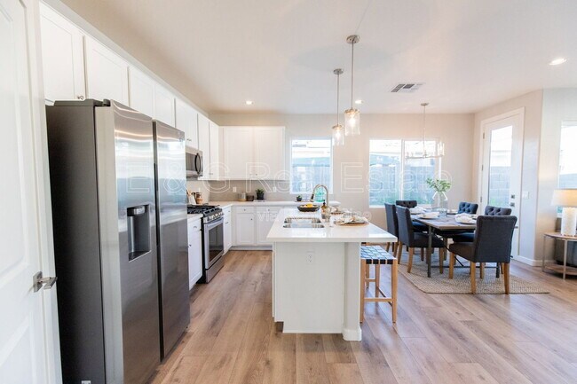 Photo - 3726 E Flower St