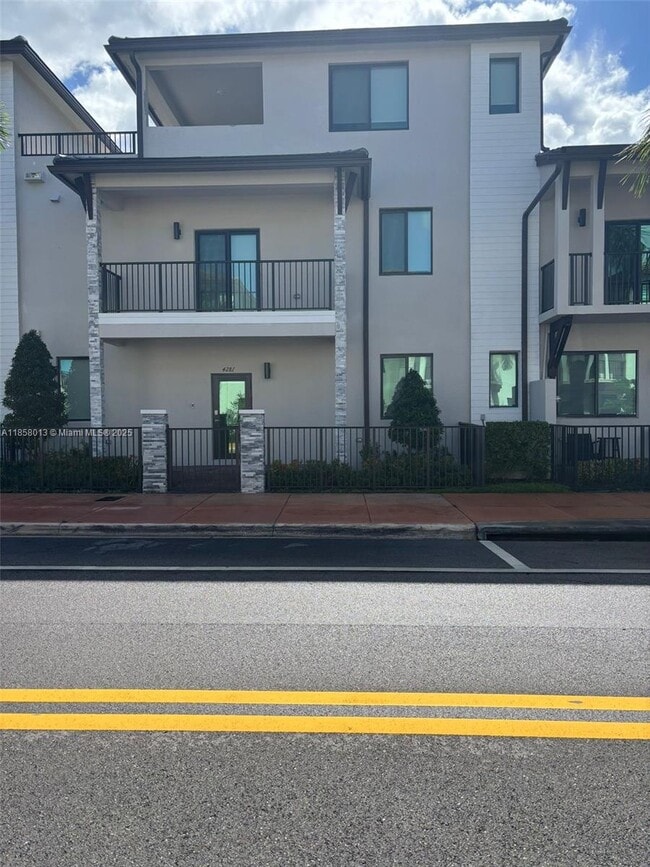 Building Photo - 4281 NW 83rd Ave Rental