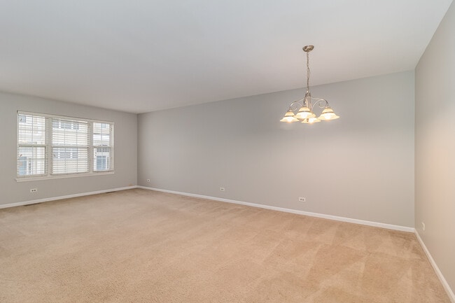 Photo - 520 Lincoln Station Dr