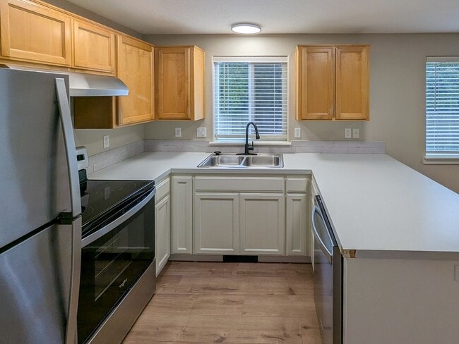 Photo - 1497 Golden Ln N