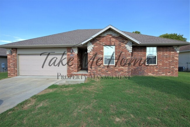 Building Photo - 3 Bedroom in Ozark!
