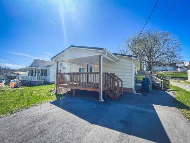 Photo - 1206 Golf St