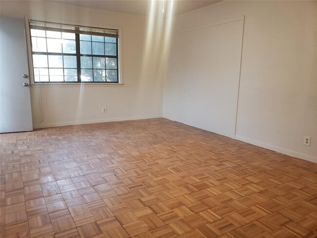 Photo - 609 Bissonet Ln