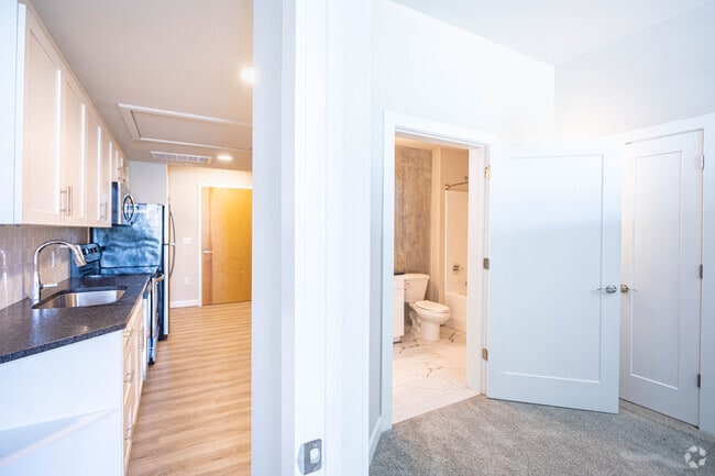Mazarin- 1BR, 1BA