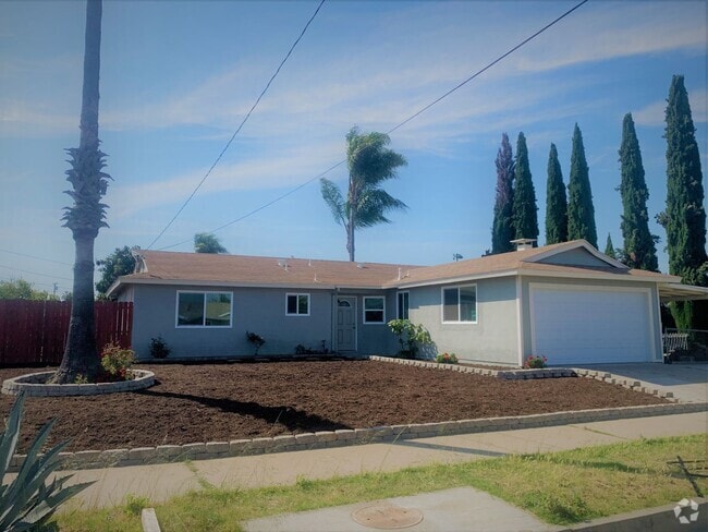 Building Photo - Available Now…Fantastic 4 bed/2 bath home...