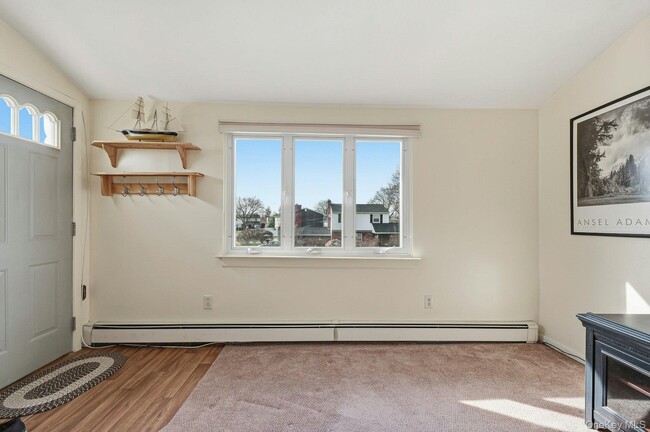 Building Photo - 10 Leanore Dr