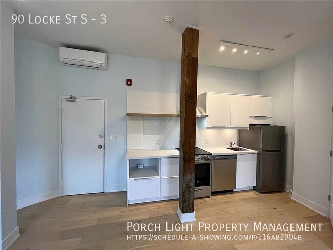 Photo - Locke St S Main Floor Private Laundry, Parking  and AC Unité 3