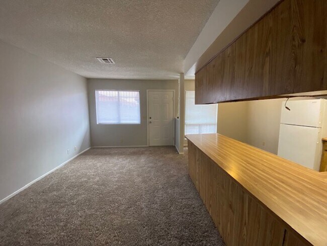 Photo - Craigmont Villas- 1 Bedroom Condo!!