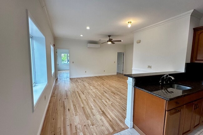Building Photo - 35 N Farview Ave Unit # 1