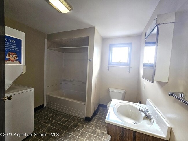 Photo - 526 Hughes Ct