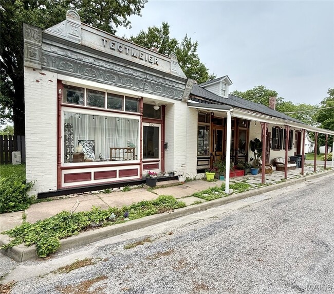 Photo - 301 W Laurel St