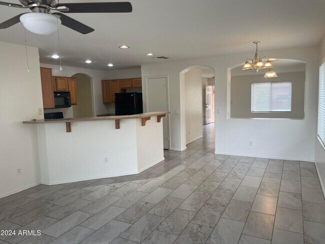 1333 S 220th Dr