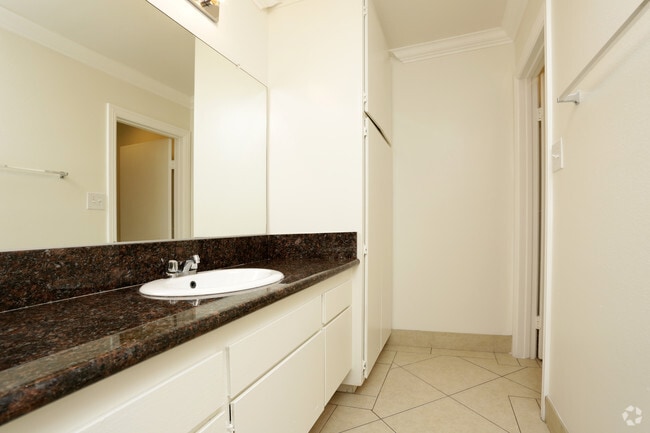 Glen Oaks Apartments
