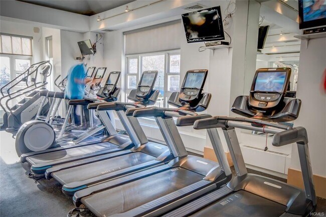 Photo - 70 Oceana Dr W Unit 5c