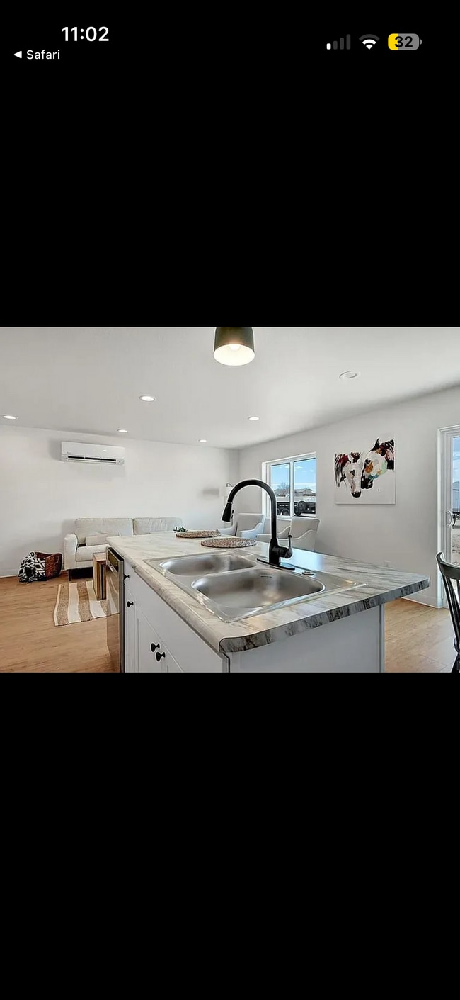 Photo - 701 E Clarion Dr