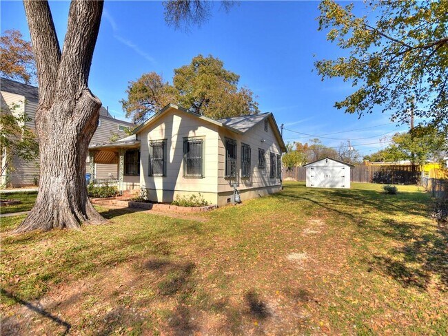Photo - 2710 Willow St