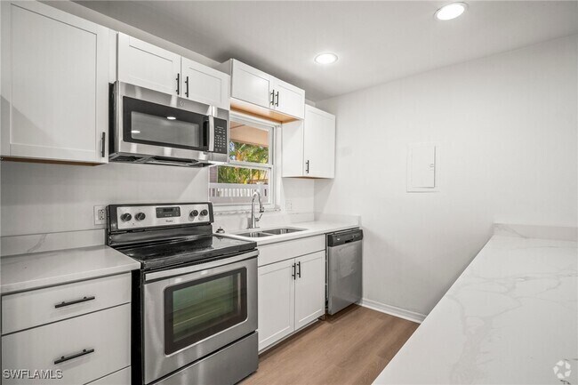 Building Photo - 4293 Island Cir Unit 2 Rental