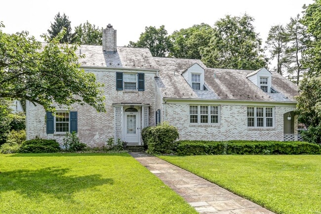 4 bedroom, 2.5 bathroom home in Camp Hill - 4 bedroom, 2.5 bathroom home in Camp Hill