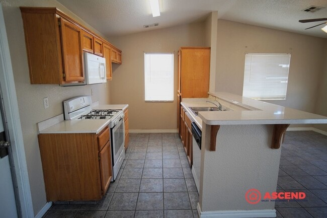 Photo - Three Bedroom Home in South Bakersfield!