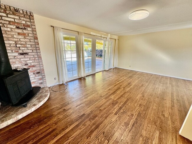 Photo - Single Family Home 3 Bed / 1 Bath Home w/ Familyroom - Richmond, CA