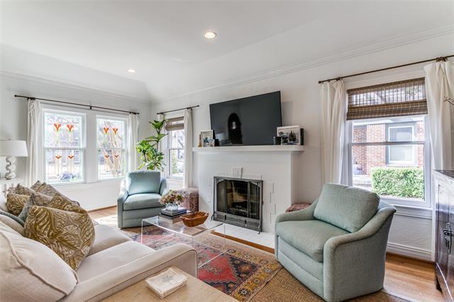 Photo - 5527 Mercedes Ave