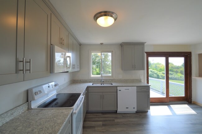 Updated kitchen with easy access to deck - 8 Chartier Cir