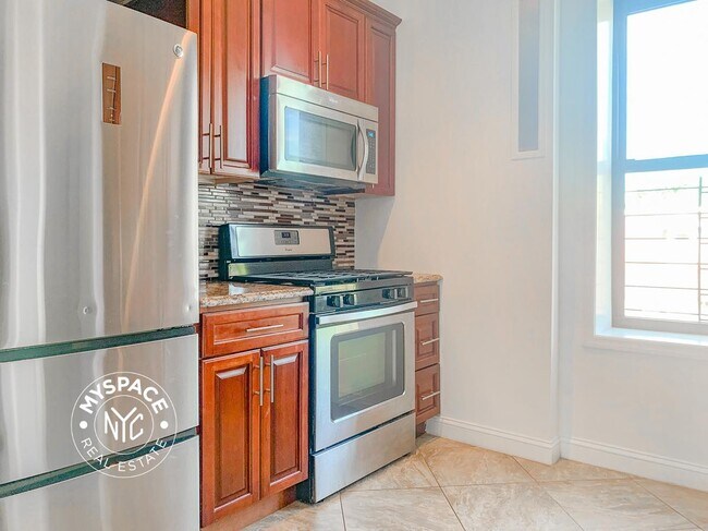 Photo - 330 Lewis Ave Unidad 3D