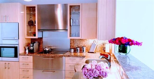 Photo - 100 South Pointe Dr Unidad 100 S Pointe Drive Dr # 602