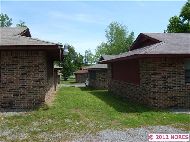 Twin Oaks Apartments - Twin Oaks Apartments