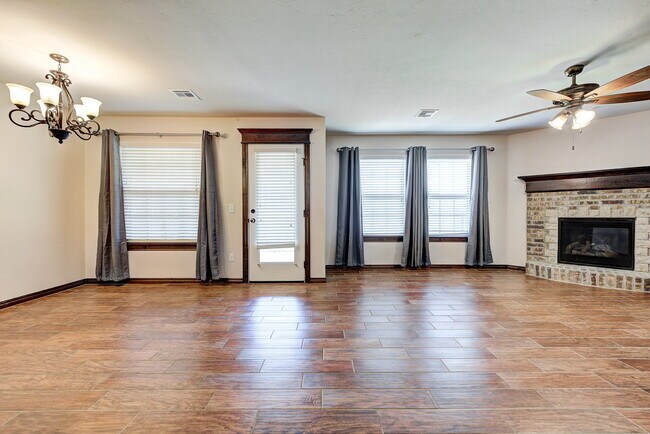 Photo - 301 SW 170th St