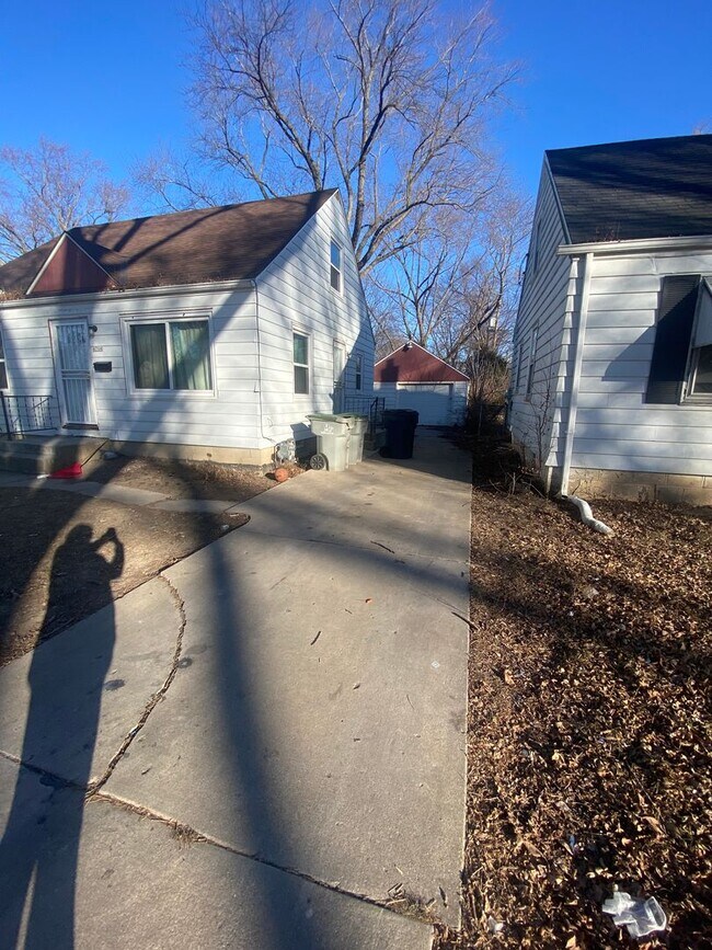 Photo - 3BR SINGLE FAMILY HOME, FULL BASEMENT, GREAT YARD, PARKING, GARAGE