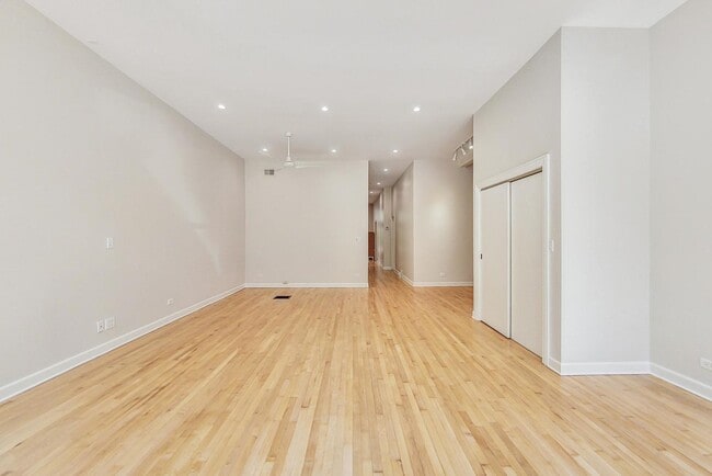 Photo - 1642 W Bryn Mawr Ave