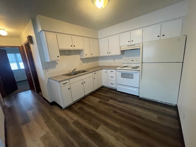 Building Photo - 20427 W Clark Ave #5 Unit 5