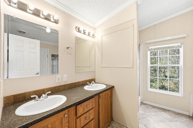 Photo - 267 Maddux Farm Dr