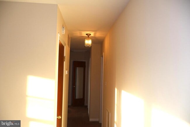 Photo - 6928 Ruskin St