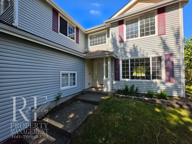 Building Photo - Light-Filled Cul-de-Sac Home with Expansive Bonus Room, Huge Primary Suite & Backyard Retreat