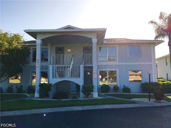 Building Photo - 5019 SW 16th Pl Unit H102