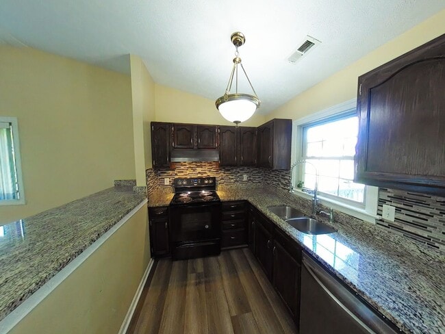 Photo - Upgraded 4 bedrooms Raintree Villas Ranch ...