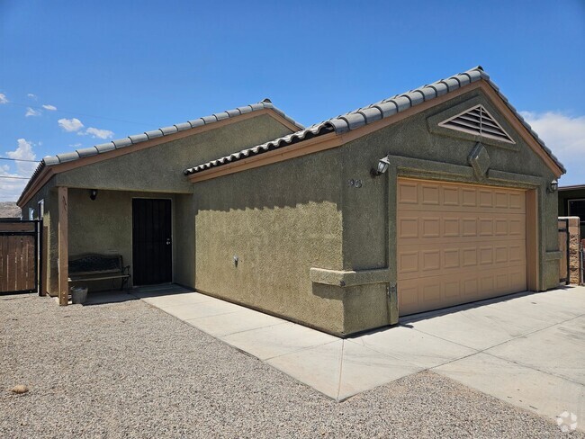 Building Photo - 3 bed/2bath Stick Built home in Central BH...