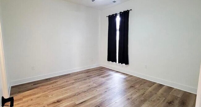 Photo - 124 St James Pl