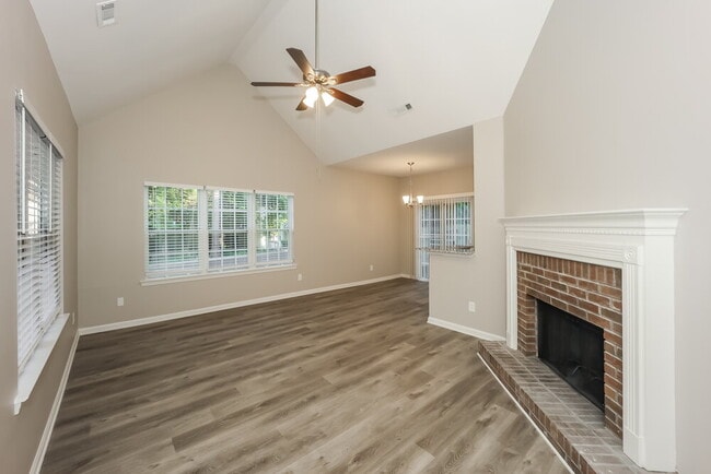 Photo - 542 N Fairfield Dr