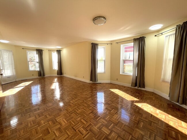 Building Photo - 10 Packard Ave Unit 1