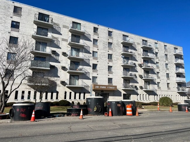 Building Photo - 281 Park St Unit 2i